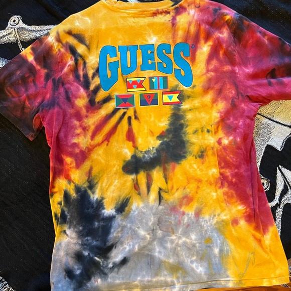 Tie dye Guess T-shirt – size large - Picture 2 of 3